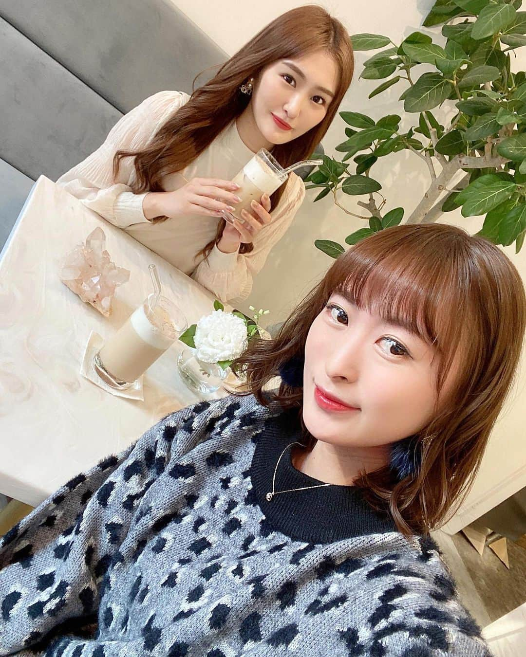 三浦亜莉沙さんのインスタグラム写真 - (三浦亜莉沙Instagram)「﻿ ▷▷ 𝐜𝐚𝐟𝐞﻿ ﻿ れなと﻿ @cafebylove  へ行ってきました🧚🏻‍♀️✨﻿ ﻿ スムージーボウル美味しかった〜😊！﻿ ﻿ 店内の雰囲気やインテリアも﻿ おしゃれですっごく可愛かった☺️💓﻿ ﻿ #カフェ #cafe﻿ #六本木カフェ﻿ #ヴィーガンカフェ﻿ #スムージーボウル」11月10日 18時38分 - arisa_0720