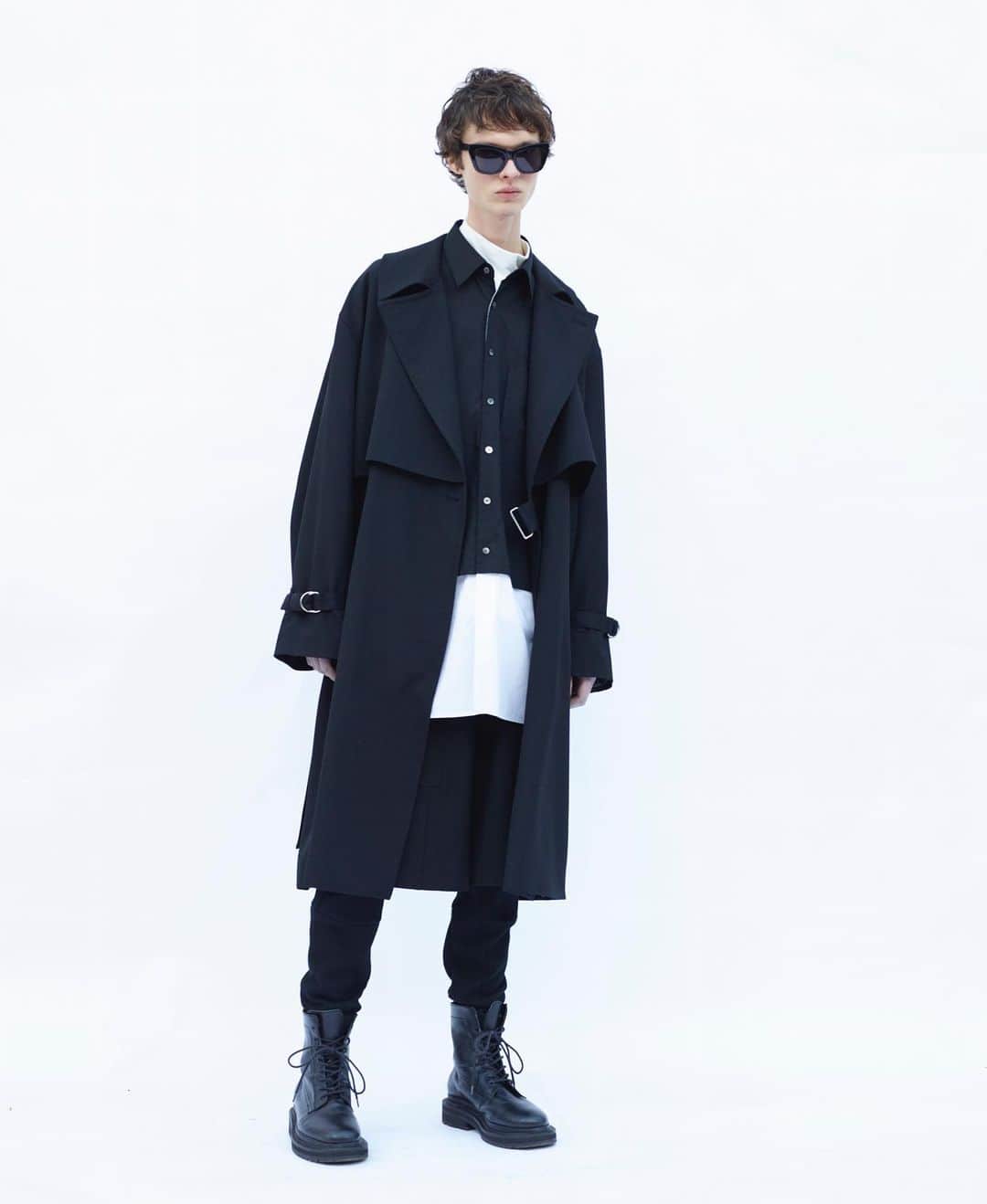 ウィザードのインスタグラム：「2020 FALL WINTER COLLECTION “Metropolis Noise Laboratories"  TILOCHEN COAT // BLACK  In Stock. https://wizzard.stores.jp/  #wizzard_fac #wizzard #fashion #tokyofashion #streetfashion #fashionphoto #designersbrand #domesticbrand #mensfashion #2020aw #メンズファッション #ファッションブランド #ウィザード #タイロッケンコート #ウールコート #コート」