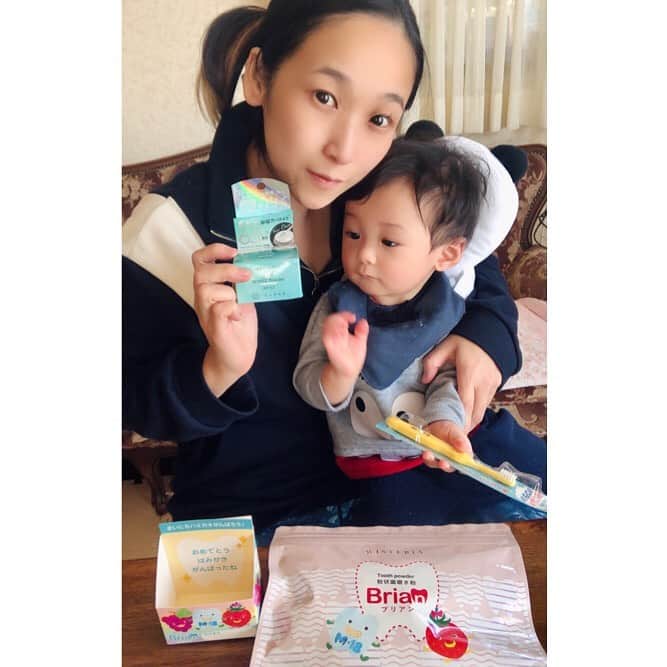 世手子さんのインスタグラム写真 - (世手子Instagram)「Parent and child made their toothpaste debut🦷✨✨ I used powder toothpaste for the first time(*'▽'*) Powder toothpaste that can be used from 0 years old is popular with my son(^_−)−☆ @al.phax.rakuten  #ホワイトニングパウダー 初めて使ったよ(*^ω^*) #ホワイトニング ができちゃう #アルファックス の #歯磨きパウダー #オークリア ✨✨ #oclear 可愛くてコンパクト(⌒▽⌒) そして #寿司太郎 は @brian_wisteria #Brian_wisteria #ブリアン #子供歯磨き粉 デビュー(//∇//) 苺味お気に召したみたいです(＾ｰ^) #0歳から使える のは嬉しいね😆 息子と共に #虫歯予防 ✨✨ #子育て と #歯磨き #同時進行 だ(#^.^#) #歯磨きデビュー  #歯磨き粉マニア  #歯磨きグッズ  #歯磨き大好き  #monipla #wisteria_fan  @asagakecom  #asagakeで体験」11月10日 18時34分 - rojide