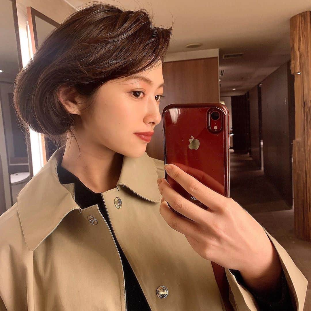 細田彩花のインスタグラム：「人生初ショートボブ🐒 . . というのは冗談で、撮影でボブにしてもらった🙌(人生初は本当笑)  #嬉しくてこのまま帰宅した」