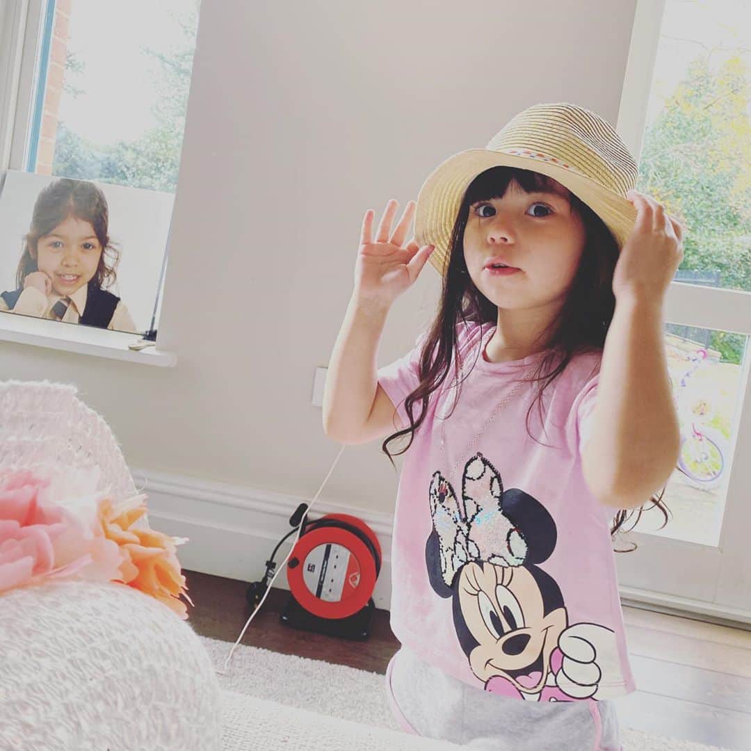 のインスタグラム：「Feliz cumpleaños a la mas loca y dulce de esta casa , a la que nos hace reír todo el tiempo TE AMO con todo mi corazón Hija que seas muy feliz」