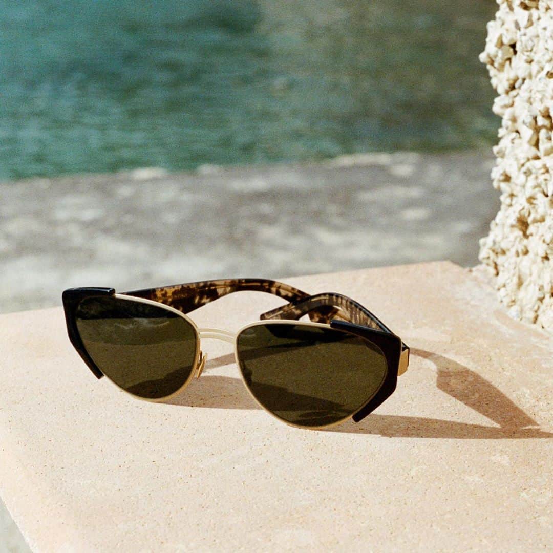 Meganさんのインスタグラム写真 - (MeganInstagram)「Zanzan GALA cat-eye sunglasses 〰 handmade in Italy 🕶  . . . .  #サングラス #선글라스 #lunettes #occhiali #sunglasses #eyewear #handmadeinitaly #slowfashion #buybetterbuyless #zanzaneyewear」11月10日 18時44分 - zanzan_domus