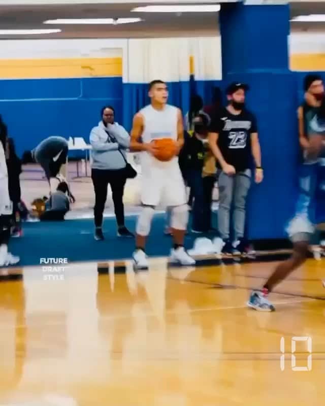 カルロス・ブーザーのインスタグラム：「4... 3... 2... 1... The Countdown Began. Then @caydenboozer Called GAME!!!! #HOLDAT 🎥: @futuredraftstyle Edit: @mitchyboii92」