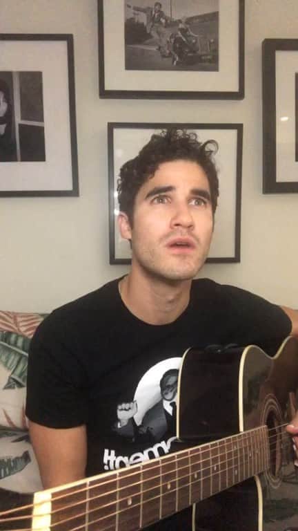 のインスタグラム：「I haven’t watched my first episode of Glee in ten years. Had a lot of feels.   #Darreaction #10yearsofblaine」