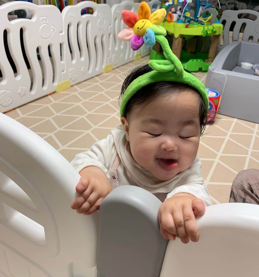 イ・ユンジのインスタグラム：「널 보다 웃는다. 라니때부터 갖고있던 가두리설치. 도마뱀출현 #감사합니다#전잘지내고있습니닷」