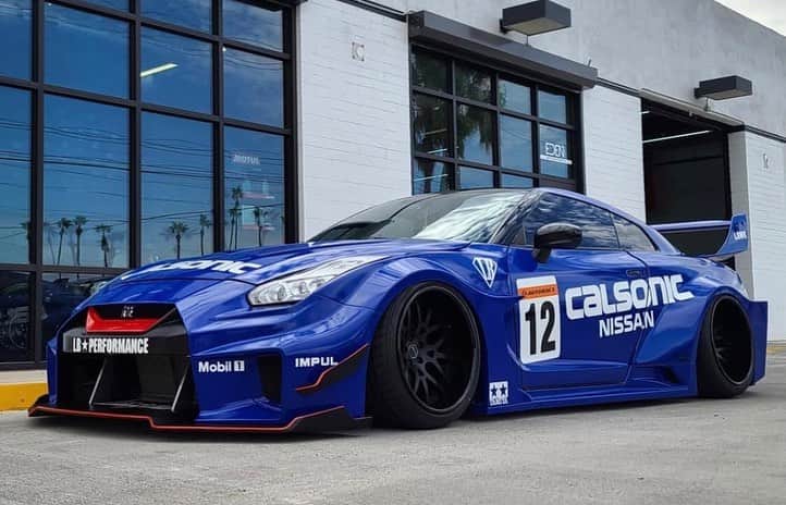 Wataru Katoさんのインスタグラム写真 - (Wataru KatoInstagram)「LB Silhouette WORKS GT Nissan 35GT-RR #calsonic color in USA 🇺🇸 !!  Well done !! Love the racing style !! You can choose any LB style whatever you want !! Special thanks to @aerosunzusa & @eden_customs & @whateverntbad & @libertywalk.usa & @ltmw  #ltmw#usa#semashow#libertywalk#calsonic #fiexhaust #fivextires #apherlife #stancenation#lbworks#libertywalkkato#bride#haghaghotel#libertywalkeu#nissan#nissangtr#gtr#gtrr35#formuradrift#lb97forged #lbtokyo#drift#widebody#日産」11月10日 10時18分 - libertywalkkato