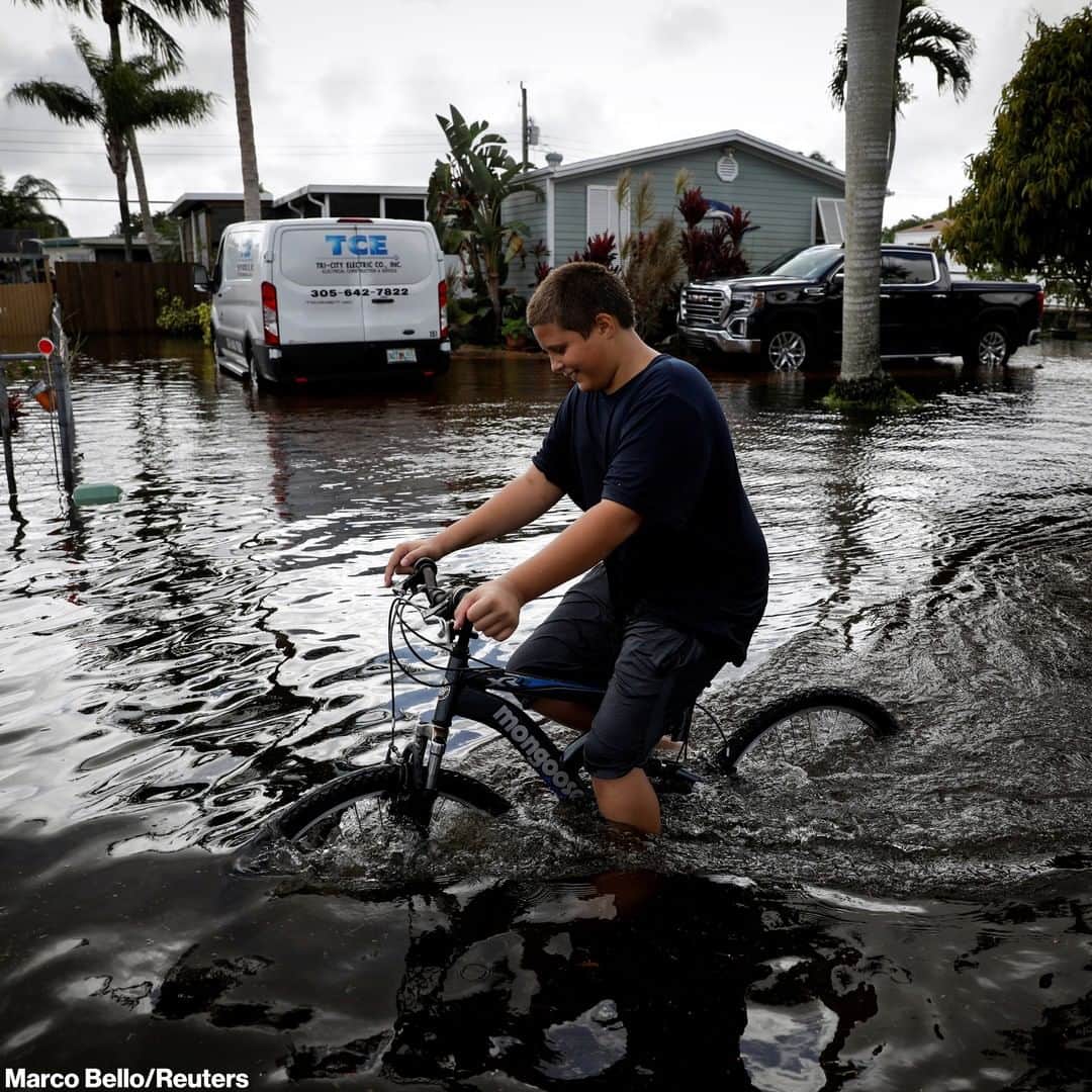 ABC Newsさんのインスタグラム写真 - (ABC NewsInstagram)「A boy attempts to ride his bicycle through floodwaters caused by Tropical Storm Eta in South Florida. Nearly a foot and a half of rain fell in eastern portions of Broward County, north of Miami, according to the National Weather Service.」11月10日 10時30分 - abcnews