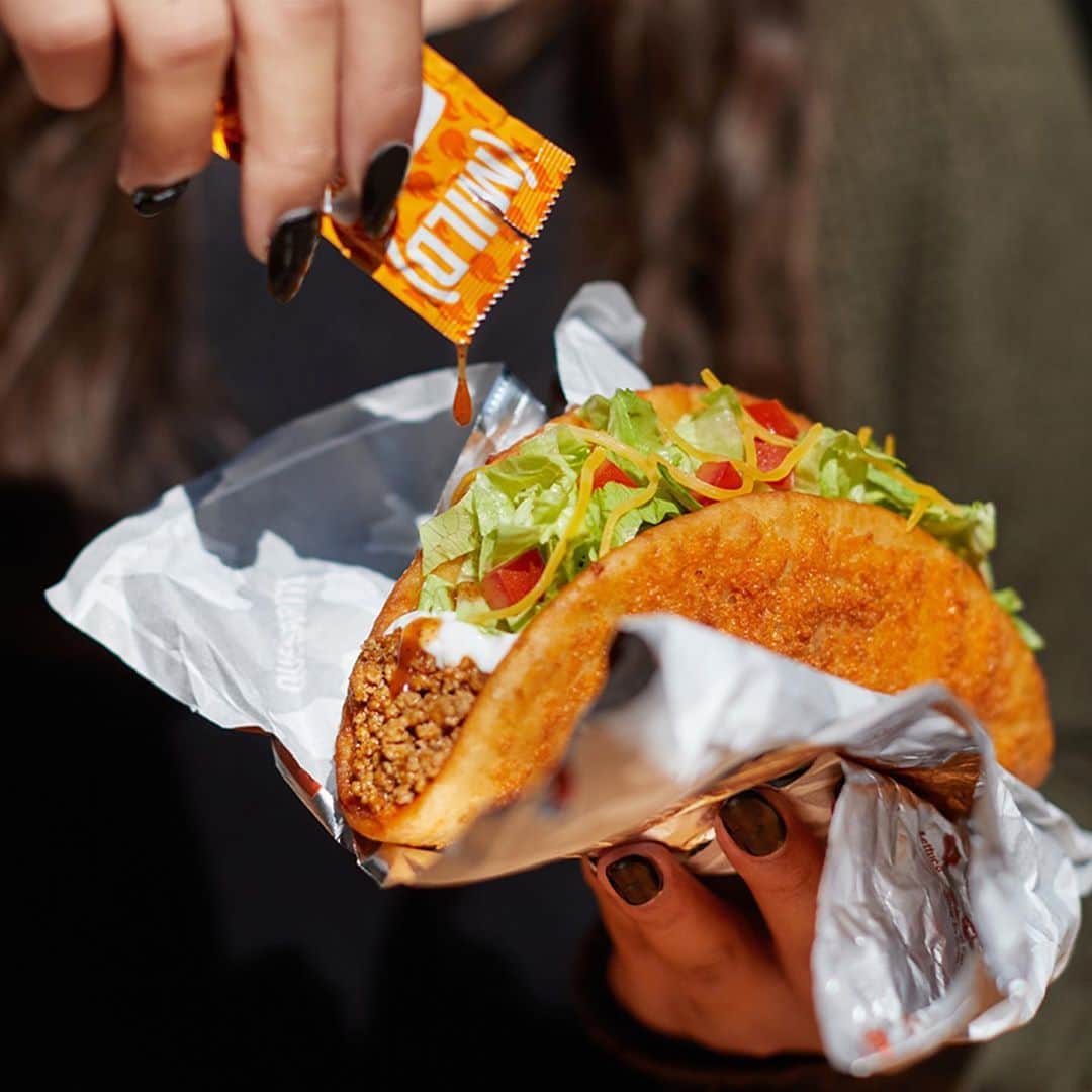 Taco Bellのインスタグラム：「The Toasted Cheddar Chalupa is back. This calls for a toast. 🧀」
