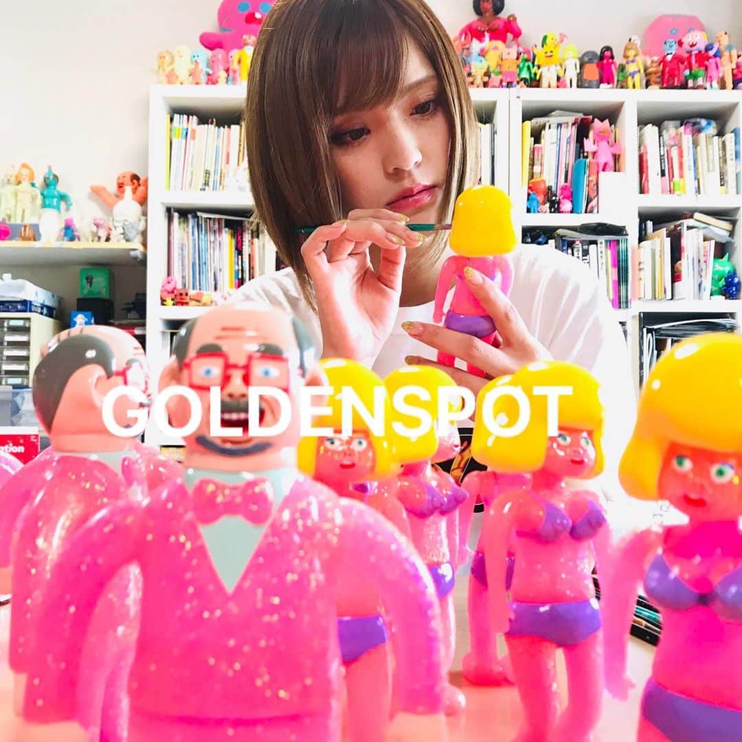 デハラユキノリのインスタグラム：「もしもあの娘が塗りにきたら... If my favorite girl comes to paint 発情するフィギュア×デラべっぴん #GOLDENSPOT #ゴールデンスポット #板垣あずさ  #dehara #deharayukinori  #satoshiyamamoto  #デラべっぴん #デハラとべっぴん」