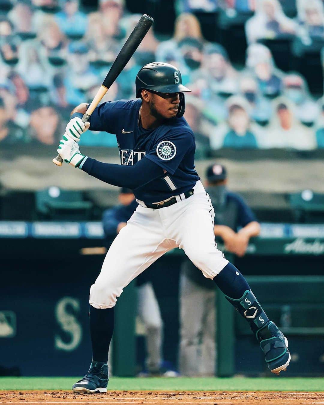 Jordanのインスタグラム：「The future is bright. Congrats to the AL Rookie of the Year, @KLew_1. #JUMPMAN」