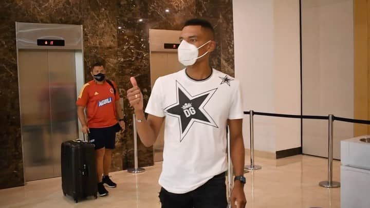 サッカー コロンビア代表チームのインスタグラム：「🎥 ¡Bienvenido @tesillowilliam ! 👊  Nuestro defensa ya está en la concentración de la Selección Colombia 🤝  #VamosColombia 🇨🇴」