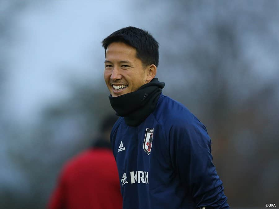 日本サッカー協会さんのインスタグラム写真 - (日本サッカー協会Instagram)「【2020.11.09 Training①📸】  #SAMURAIBLUE はパナマ代表そしてメキシコ代表と戦うオーストリアにて活動をスタートしました。8日に日本から #森保一 監督以下スタッフ陣がオーストリアへと移動すると、9日は選手たちがヨーロッパ各国から集結しました。  「この活動を実施するために動いてくれた多くの方々への感謝の気持ちを忘れずに、あらゆる面でのレベルアップ、そして結果、しっかりと勝利という結果を残せるよう頑張ろう」と森保監督が選手たちに伝え、トレーニングがスタートしました。  ⌚11/13(金)23:15KO 🆚パナマ🇵🇦 📺フジテレビ系列 ⌚11/18(水)5:00KO 🆚メキシコ🇲🇽 📺NHK BS1 ※いずれも日本時間  📹チームに密着した映像 #TeamCam は公式YouTubeチャンネル #JFATV で配信中  #daihyo #jfa #新しい景色を2022」11月10日 11時30分 - japanfootballassociation