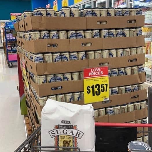 ストーン・コールド・スティーブ・オースチンのインスタグラム：「Broken Skull IPA has arrived in my hometown of Edna, TX at H.E.B. Proud to be in South Texas.  @esbcbrews  Swig of Beer! Cheers! #ednacowboys  📷 @suprsonix」