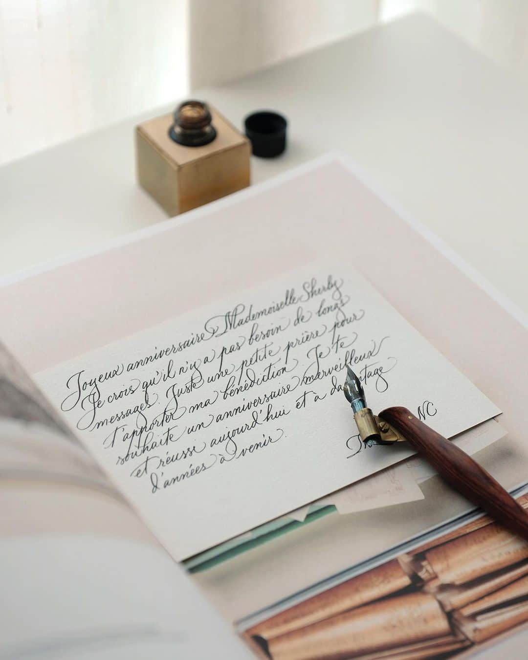 Veronica Halimさんのインスタグラム写真 - (Veronica HalimInstagram)「Birthday notes — #calligraphy #handwrittennotes #handwritting #truffypi #workingdesk #ink #カリグラフィー」11月10日 11時41分 - truffypi