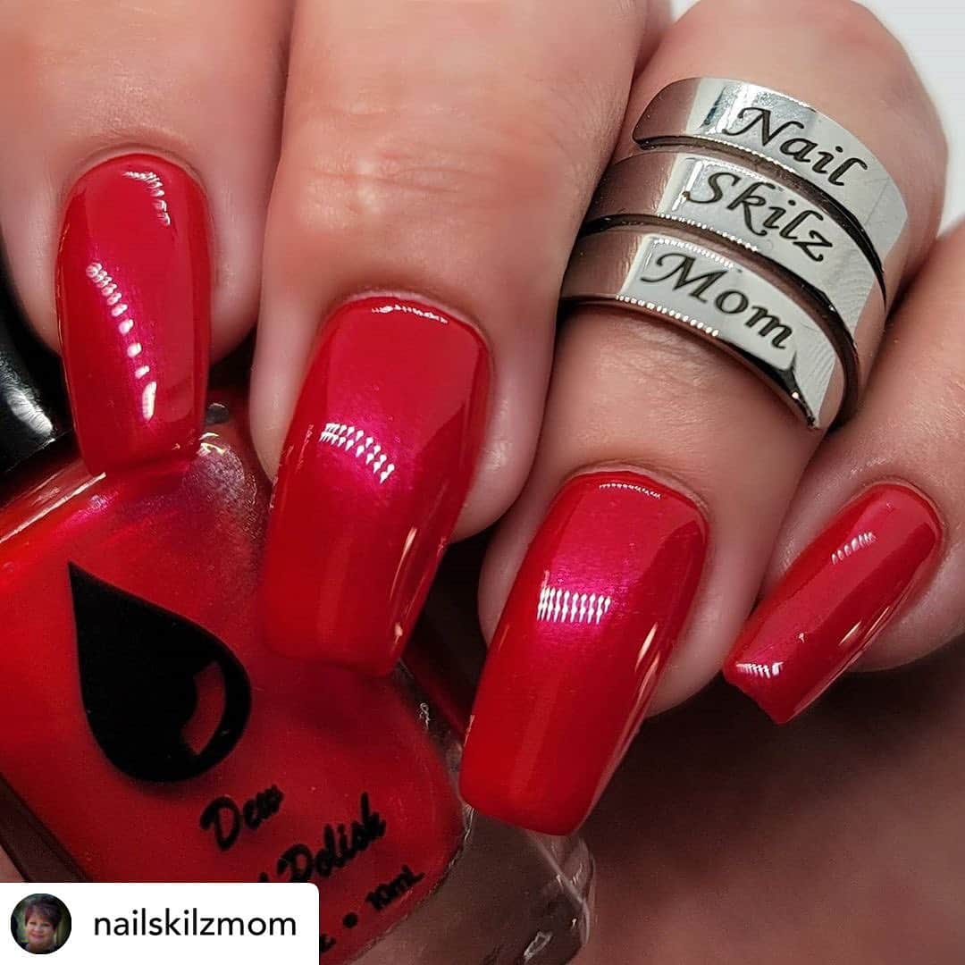 Nail Designsさんのインスタグラム写真 - (Nail DesignsInstagram)「Credit • @nailskilzmom Hey Y'all 👋  Here's a look at a new to me brand and new company @dewnailpolish This one is called Hot Mama~I purchased it and was gifted a cute nail ring pallette and some nail foil. (Swipe to see the look I created) I have it shown in 3 thin coats and it has a lovely pink shift to this hot red.  #nails #nailskilzswatches #nailsofinstagram #nailartist #nailart #dewnailpolish #nailcommunity」11月10日 11時45分 - nailartfeature