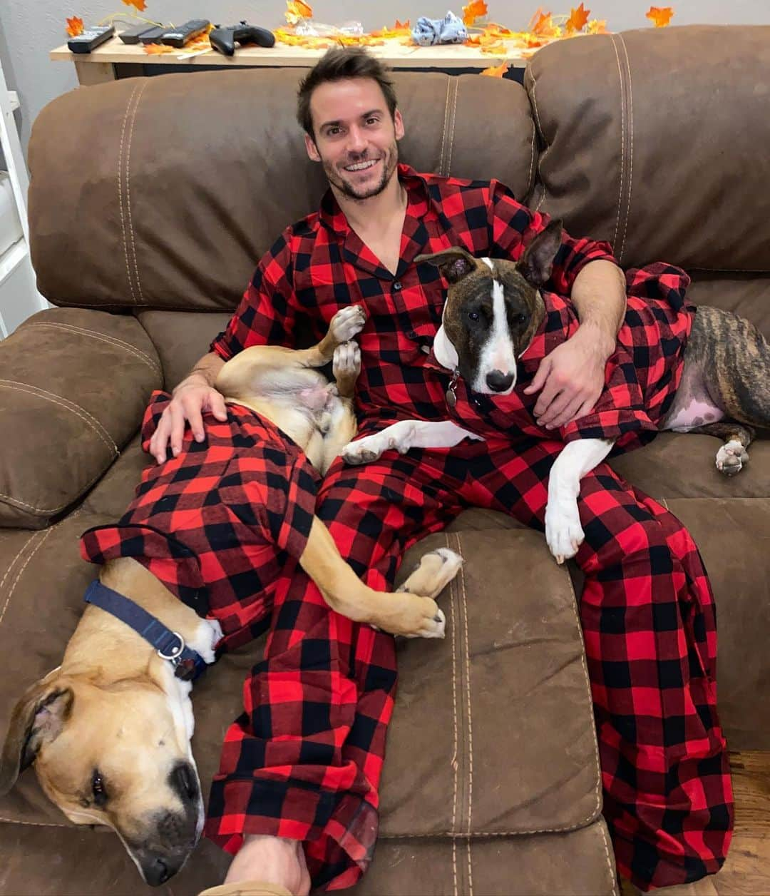 サミュエル・ミクラクのインスタグラム：「Marshall was begging for matching PJ’s and I can’t ever say no to him 🐶🥰」