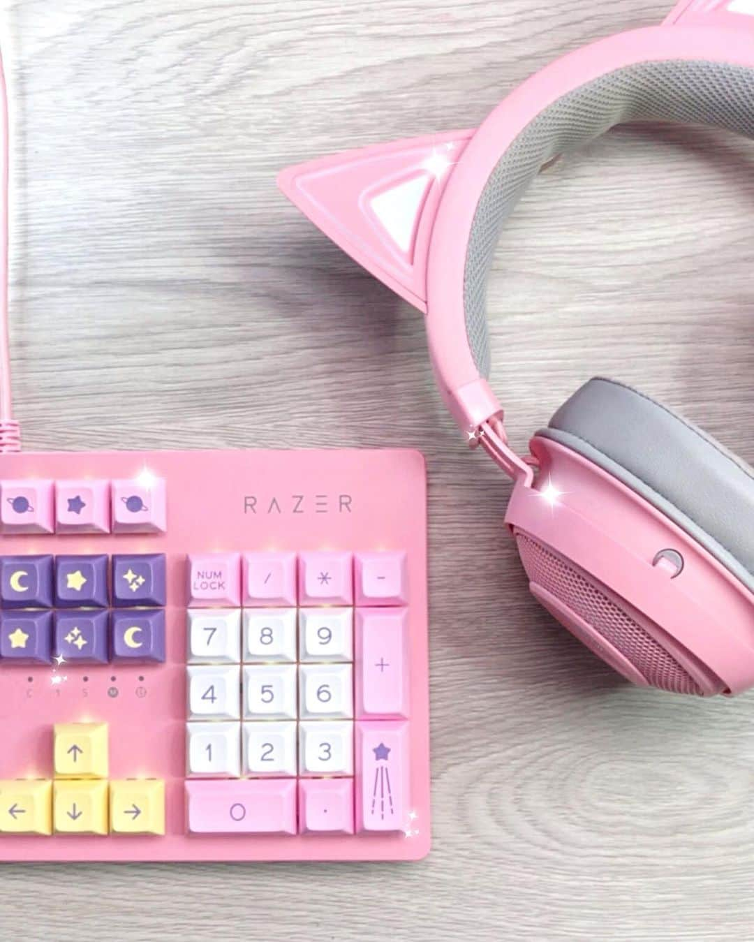 Nadya Antonさんのインスタグラム写真 - (Nadya AntonInstagram)「🌸 PC Gamer 🌸 @razer  #pinksetup #pinkaesthetic #gamergirl #razer #razerquartz #gamingsetup #gamingpc」11月10日 12時24分 - nadyasonika