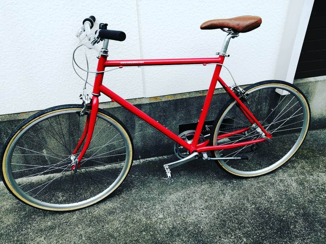 中内正之さんのインスタグラム写真 - (中内正之Instagram)「先日パンクした原チャリをバイク屋に持っていって店長と話し合った結果。廃車になりました。いままでよくがんばってくれました！ありがとう！！！ そして、ニューアイテムげっと！久々のチャリで〜す。カゴ付けたり何やらと楽しいね〜。 #tokyobike#街乗り」11月10日 12時29分 - masayuki_nakauchi