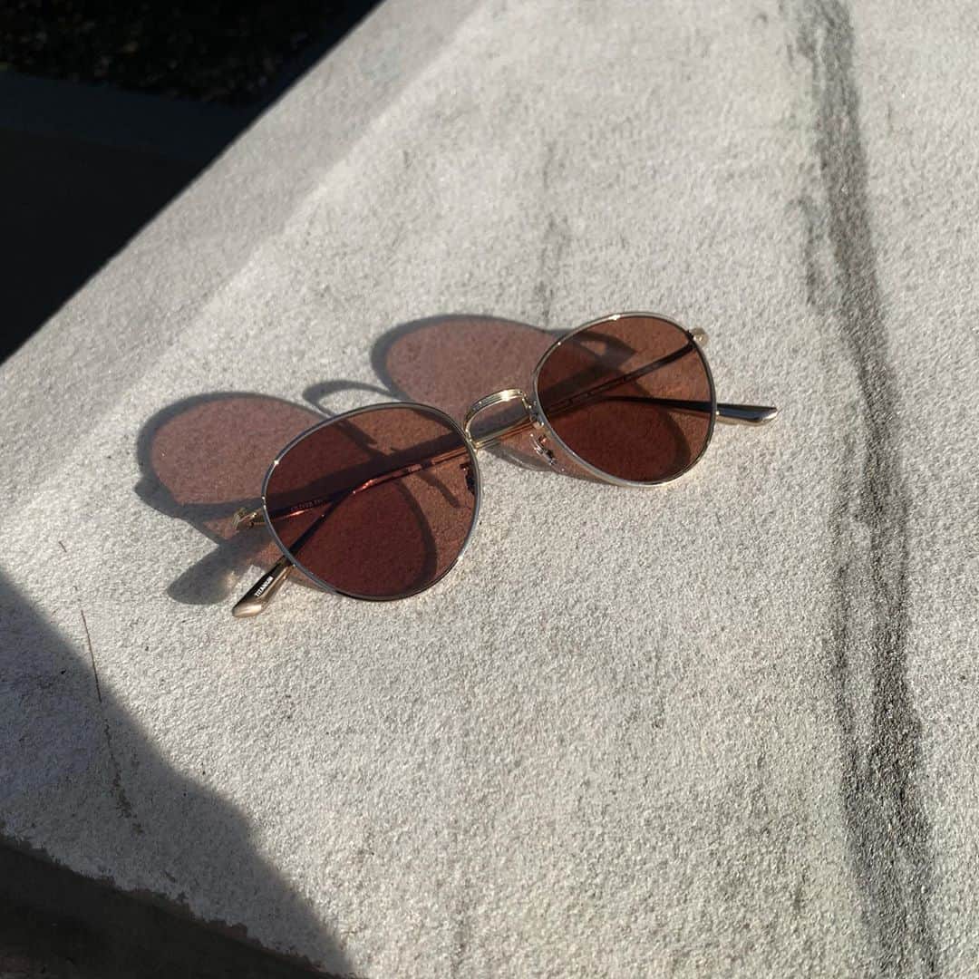 大塚良子のインスタグラム：「@oliverpeoples for @therow 🍂 #therow #oliverpeoples #sunglasses」