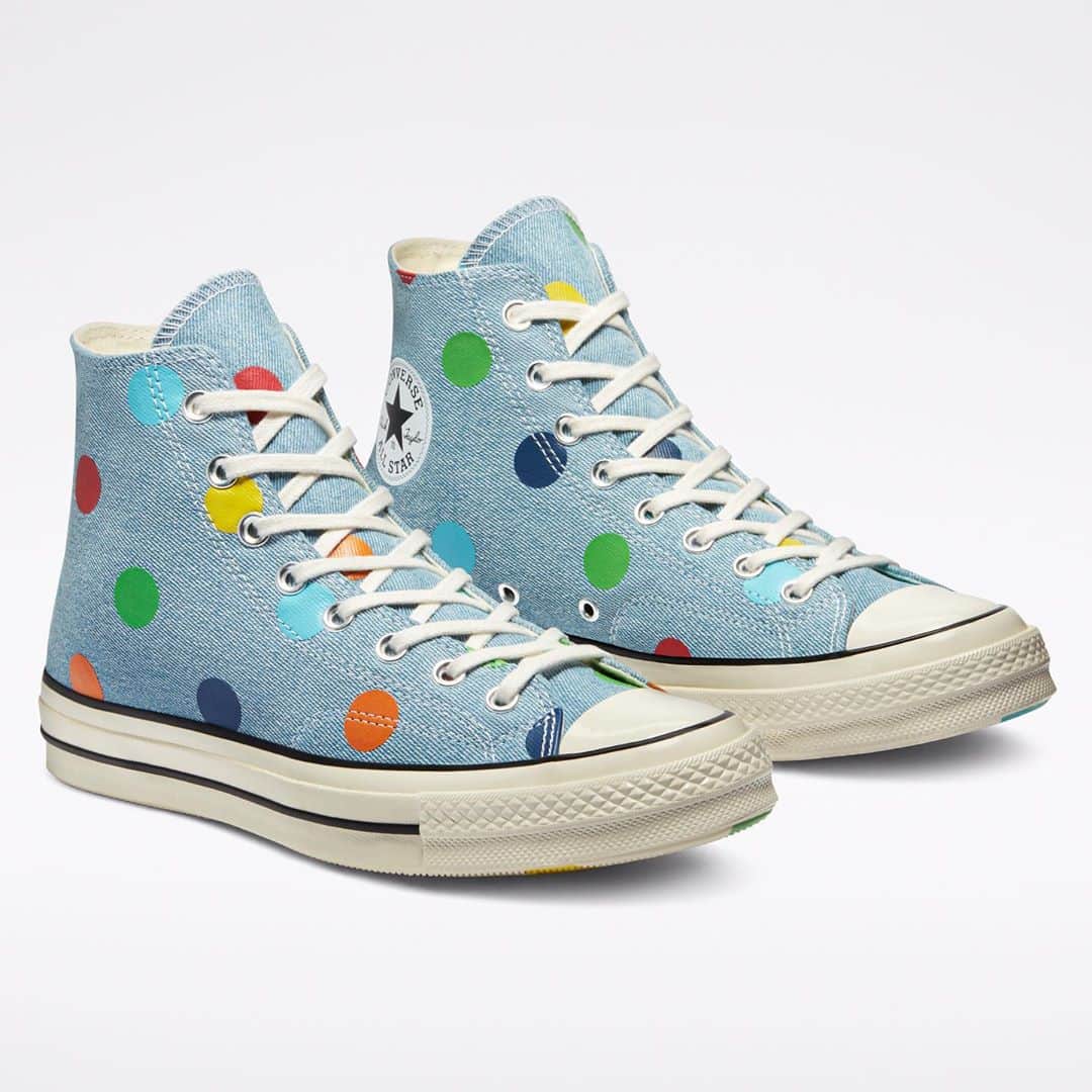 HYPEBEASTさんのインスタグラム写真 - (HYPEBEASTInstagram)「@hypebeastkicks: @golfwang and @converse are back with another take on the Chuck 70 silhouette. Swapping the sneaker’s classic canvas construction with a washed denim upper, the stand-out feature is the rainbow polka dot pattern that appears across the silhouette and continues onto the off-white rubber outsole. Look for it to release via @hbx on November 11.⁠⠀ Photo: HBX」11月10日 12時40分 - hypebeast