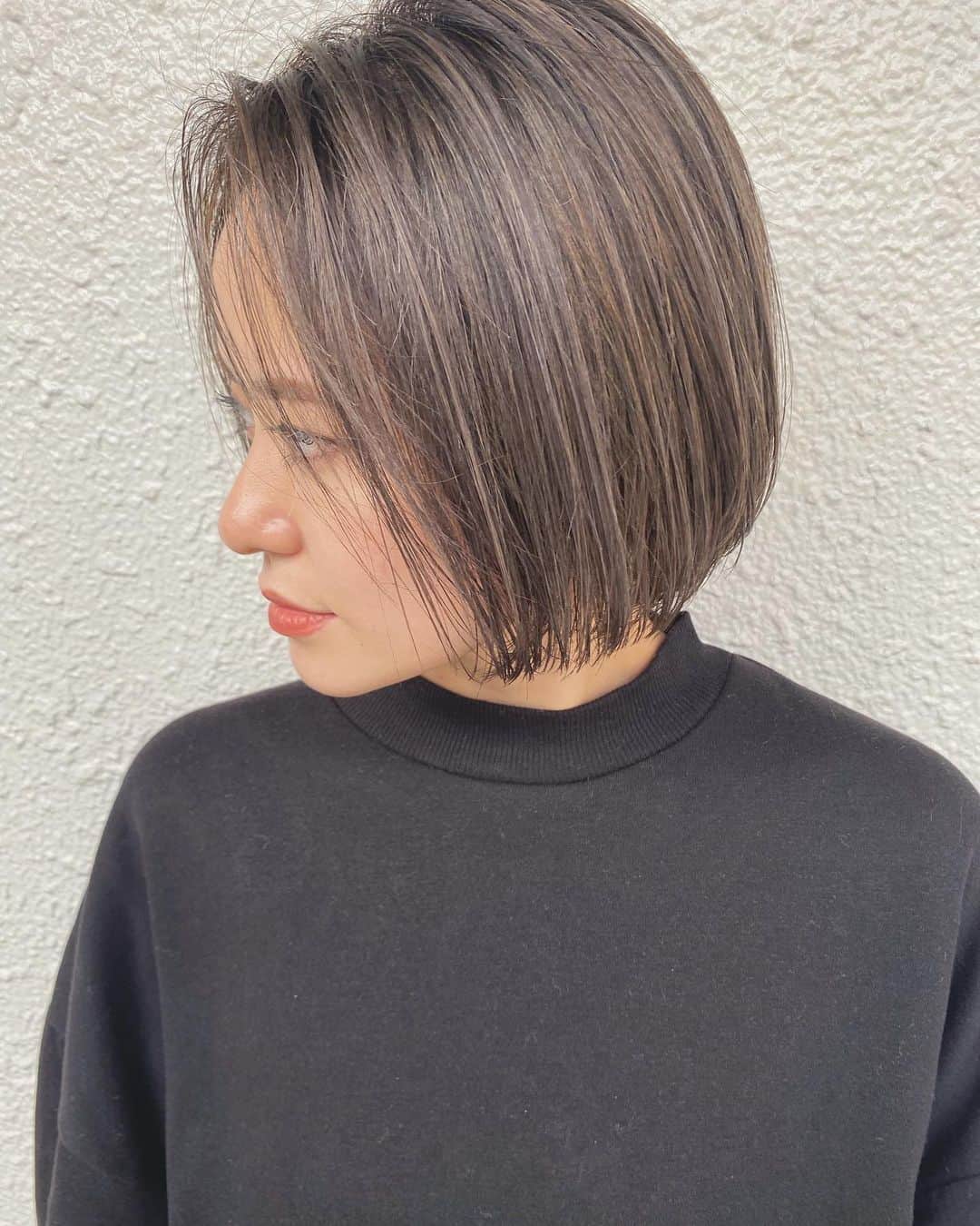カワシリアツシのインスタグラム：「細かくハイライトをいれて、 優しく柔らかいカラー🍃 @kaori_sekimoto_  ありがとです👏」