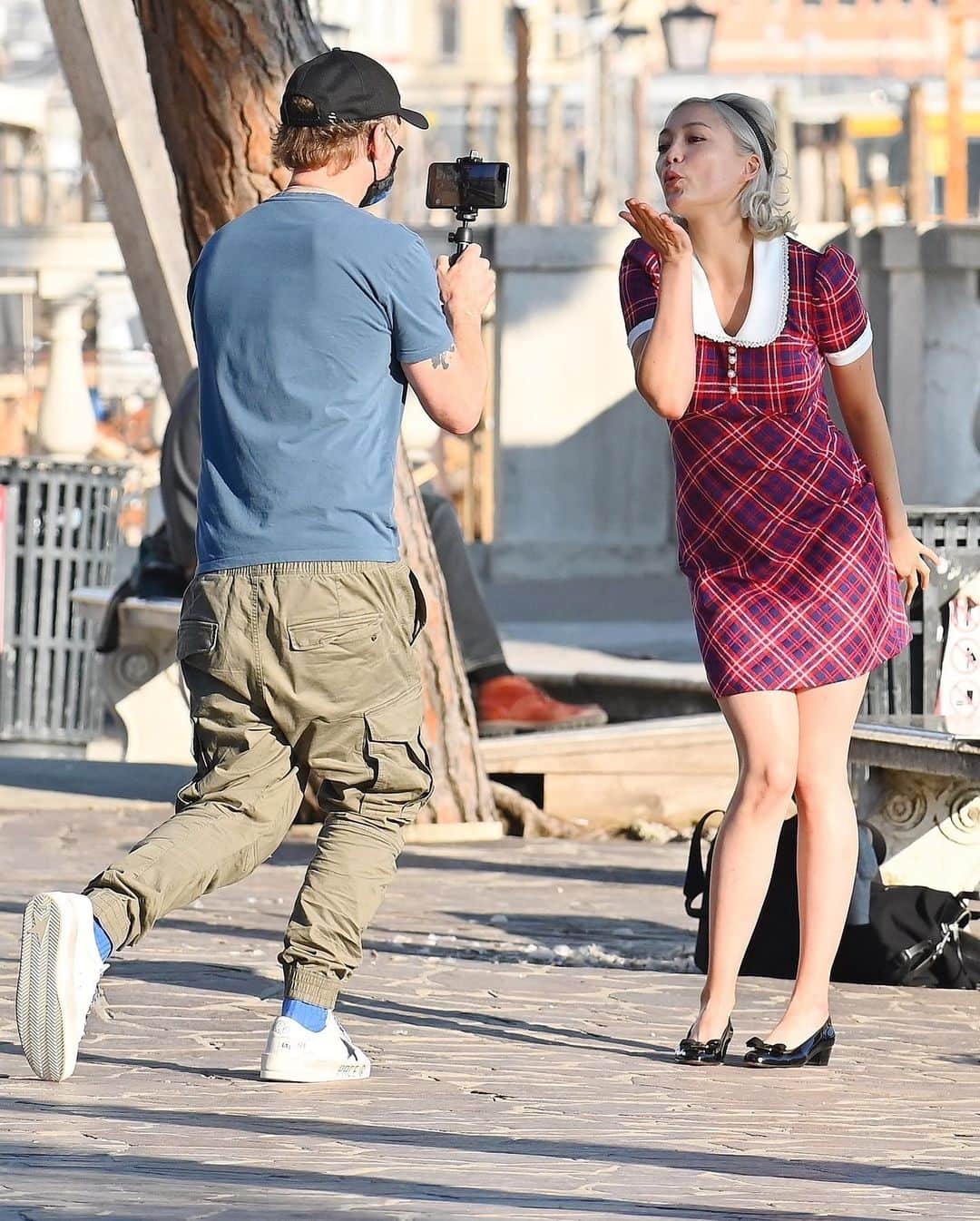 Just Jaredさんのインスタグラム写真 - (Just JaredInstagram)「“Mission: Impossible” stars Simon Pegg and Pom Klementieff filmed some cute videos while walking around Venice, Italy during a break from shooting! #SimonPegg #PomKlementieff Photos: Backgrid」11月10日 12時50分 - justjared