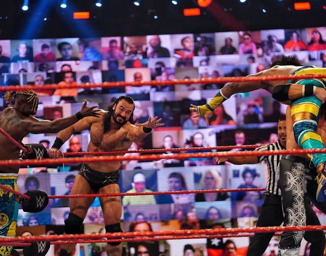 WWEさんのインスタグラム写真 - (WWEInstagram)「It was a good night for @dmcintyrewwe and #NewDay, but @randyorton didn’t even break a sweat! 🤔 #WWERaw」11月10日 13時08分 - wwe
