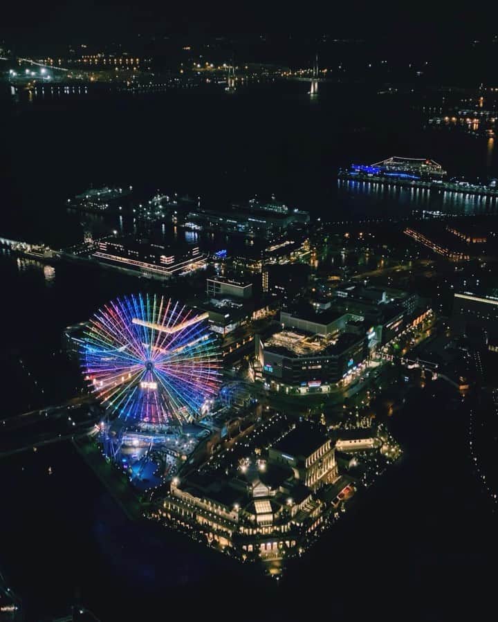 横浜ロイヤルパークホテルのインスタグラム：「何色の観覧車が好きですか🎡？  #横浜ロイヤルパークホテル #yokohamaroyalparkhotel #横浜 #yokohama #ホテル #hotel #ホテルからの景色 #view #viewfromhotel #thepreferredlife #royalparkhoteljp」