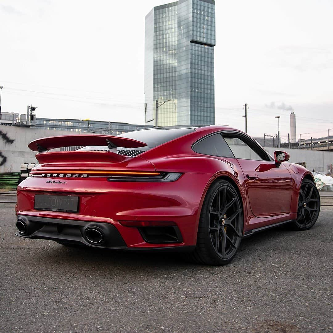 CARLiFESTYLEさんのインスタグラム写真 - (CARLiFESTYLEInstagram)「@autoweltschweiz Red Porsche 992  Turbo S looking HOT! #carlifestyle @vossen」11月10日 13時18分 - carlifestyle