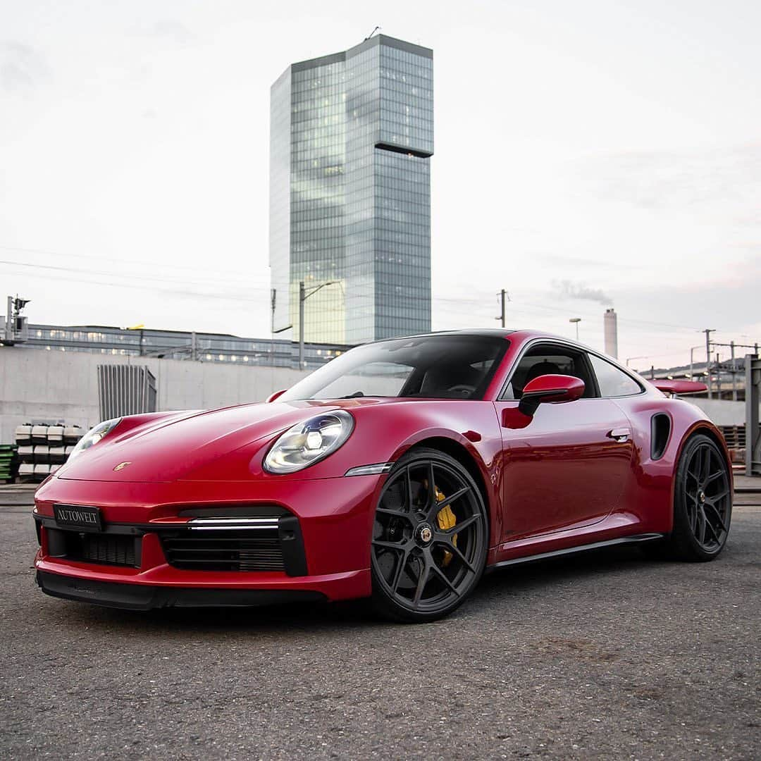 CARLiFESTYLEさんのインスタグラム写真 - (CARLiFESTYLEInstagram)「@autoweltschweiz Red Porsche 992  Turbo S looking HOT! #carlifestyle @vossen」11月10日 13時18分 - carlifestyle