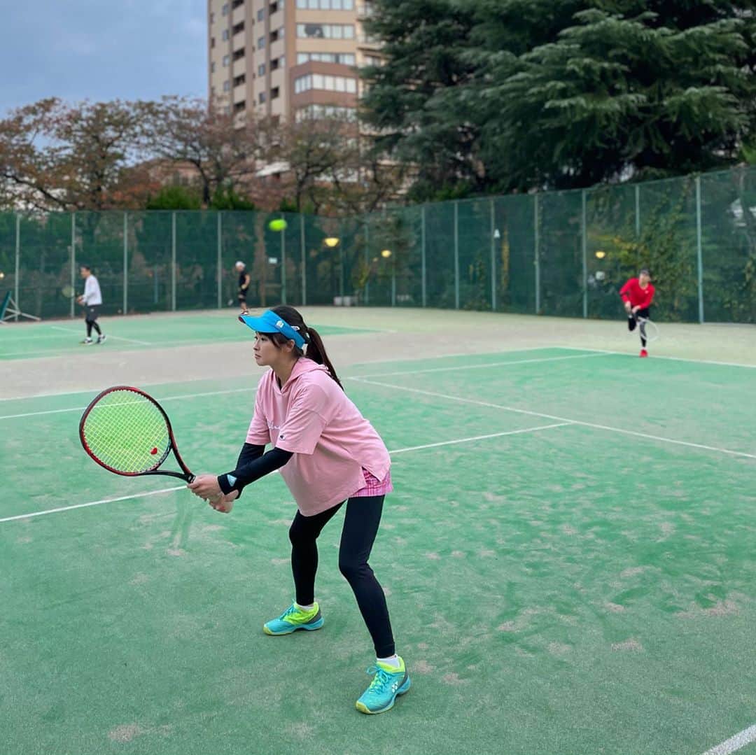 楪望さんのインスタグラム写真 - (楪望Instagram)「インパクトの時って…私こんな顔してるんだ…🙄…😬 🎾💥🎾💥🎾💥🎾💥 * #tennis #テニス #テニス女子 #バックハンド #ストローク #インパクト #sports #🎾」11月10日 13時32分 - nozomi_yuzuriha_official