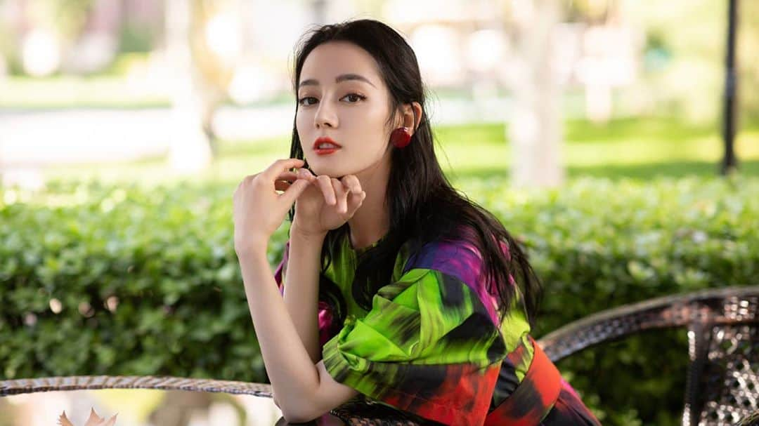 ディルラバ・ディルムラット（Dilraba Dilmurat）さんのインスタグラム写真 - (ディルラバ・ディルムラット（Dilraba Dilmurat）Instagram)「#迪丽热巴 #热巴 #胖迪 #小迪 #dilirebadilmurat #dilireba #dilraba #dilrabadilmurat」11月10日 13時28分 - dilrabalovers_