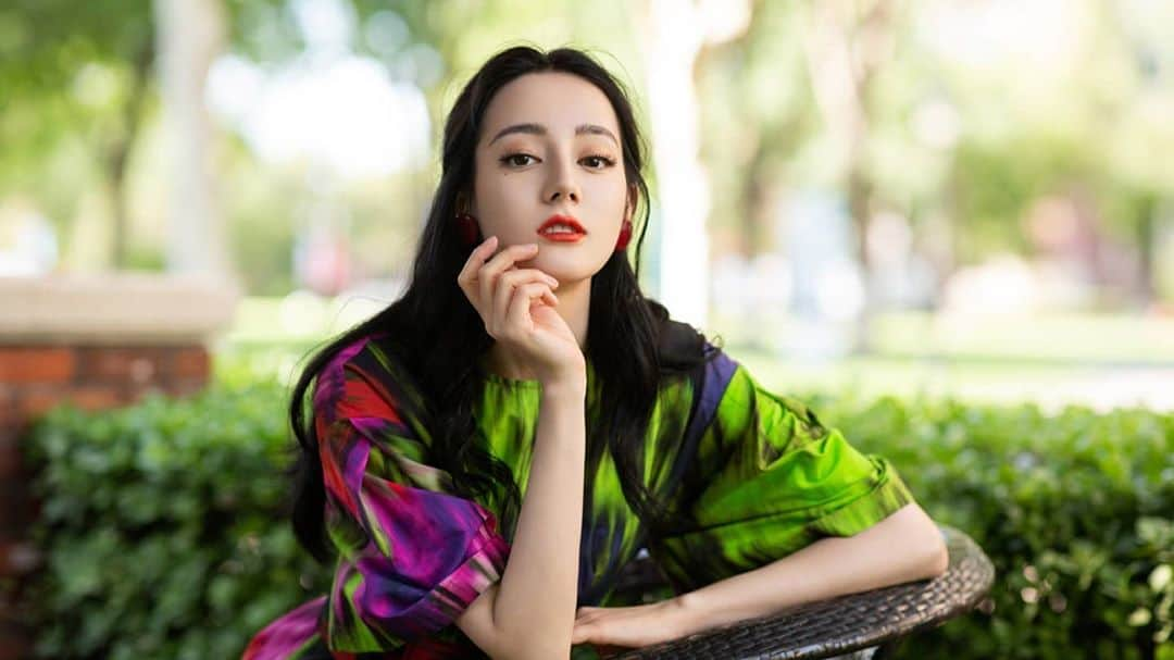 ディルラバ・ディルムラット（Dilraba Dilmurat）さんのインスタグラム写真 - (ディルラバ・ディルムラット（Dilraba Dilmurat）Instagram)「#迪丽热巴 #热巴 #胖迪 #小迪 #dilirebadilmurat #dilireba #dilraba #dilrabadilmurat」11月10日 13時28分 - dilrabalovers_