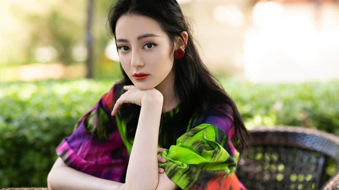 ディルラバ・ディルムラット（Dilraba Dilmurat）さんのインスタグラム写真 - (ディルラバ・ディルムラット（Dilraba Dilmurat）Instagram)「#迪丽热巴 #热巴 #胖迪 #小迪 #dilirebadilmurat #dilireba #dilraba #dilrabadilmurat」11月10日 13時28分 - dilrabalovers_