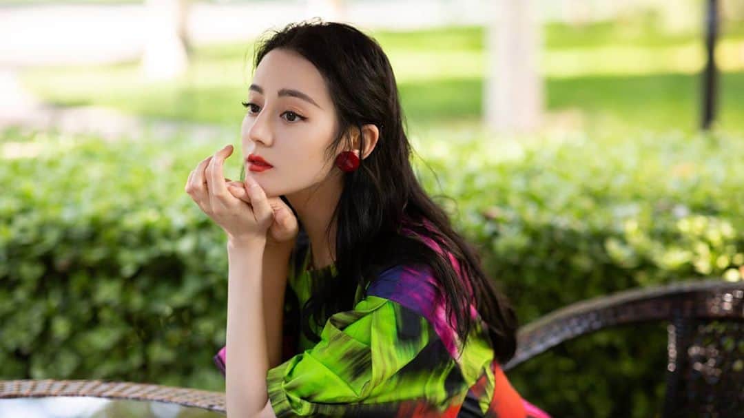 ディルラバ・ディルムラット（Dilraba Dilmurat）さんのインスタグラム写真 - (ディルラバ・ディルムラット（Dilraba Dilmurat）Instagram)「#迪丽热巴 #热巴 #胖迪 #小迪 #dilirebadilmurat #dilireba #dilraba #dilrabadilmurat」11月10日 13時28分 - dilrabalovers_