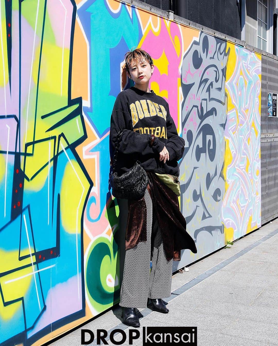 Droptokyoさんのインスタグラム写真 - (DroptokyoInstagram)「KANSAI STREET STYLES @drop_kansai  #streetstyle#droptokyo#kansai#osaka#japan#streetscene#streetfashion#streetwear#streetculture#fashion#関西#大阪#ストリートファッション#fashion#コーディネート#tokyofashion#japanfashion Photography: @fumiyahitomi」11月10日 13時29分 - drop_tokyo