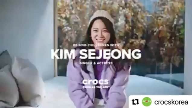 gugudanのインスタグラム：「#Repost @crocskorea with @make_repost ・・・ 세정이가 추천하는 크록스 라인드 클로그! 🌬️모두 모두 따뜻한 겨울 보내세요~  #크록스 #Crocs  클래식 라인드 클로그 구경가기 ▶https://bit.ly/3mvb46M」