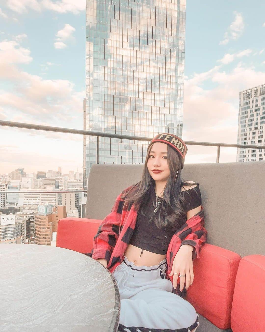 藤子さきのインスタグラム：「食べ過ぎて腹出たけどダイエットは明日から。初セラヴィご飯景色よかった〜😽 #メキシコのラッパースタイル #tokyo #lunch #ootd #shibuya #japan」