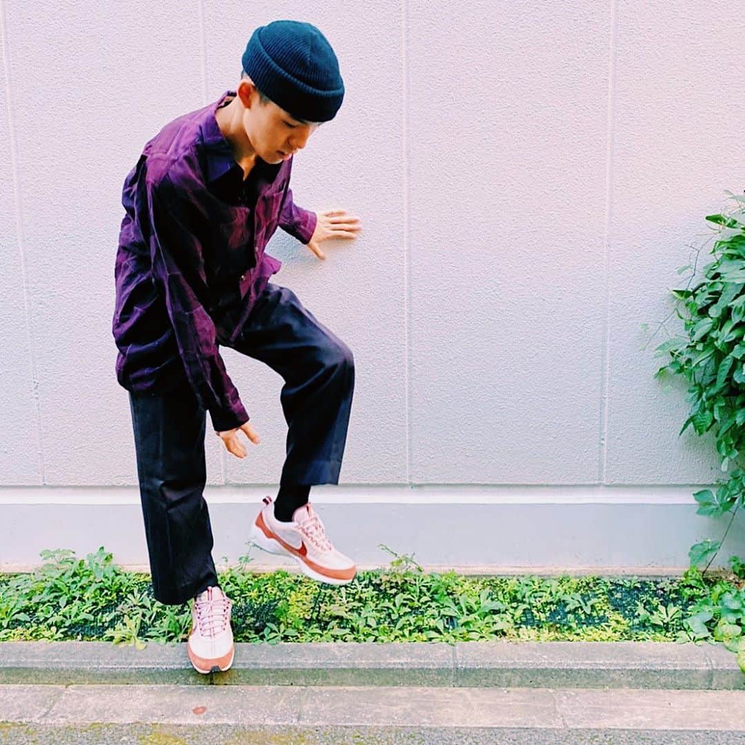 都築拓紀さんのインスタグラム写真 - (都築拓紀Instagram)「外に出る時は、一応服着るようにしてるんだよね。 . . #シャツ #ヨウジヤマモト  #パンツ #イッセイミヤケ  #靴 #nike」11月10日 18時59分 - tzk4000