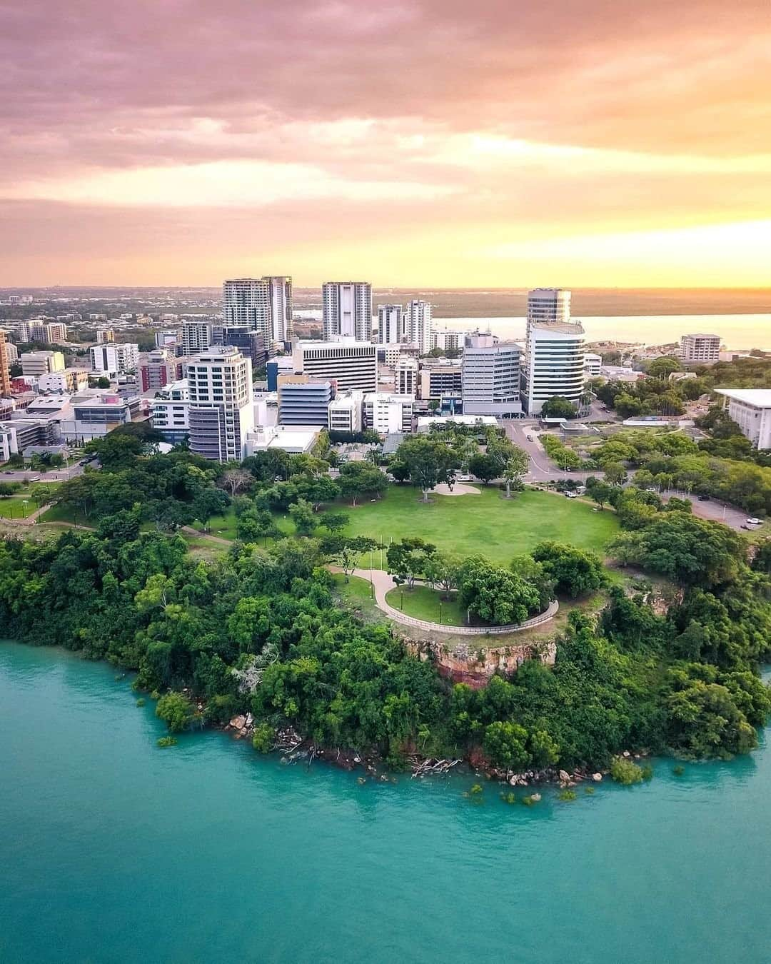 Australiaさんのインスタグラム写真 - (AustraliaInstagram)「What a picture-perfect sunrise! 🌅 @katebennett70 captured the sun waking up over #Darwin’s Bicentennial Park in the @NTAustralia. If you find yourself in the tropical capital city in the dry season (May – October), head to the sunset @mindilmarket, a film at the outdoor @deckchair_cinema, or take a day-trip to the sunny #TiwiIslands. If visiting @tourismtopend during the wet season (November – April), watch as the rivers swell and the waterfalls in #Kakadu and #Litchfield National Parks become raging torrents that are amazing to witness via a scenic flight with @ntairlitchfield. For more adventure tips click the link in our bio. #seeaustralia #tourismtopend #ntaustralia #holidayherethisyear」11月10日 19時00分 - australia