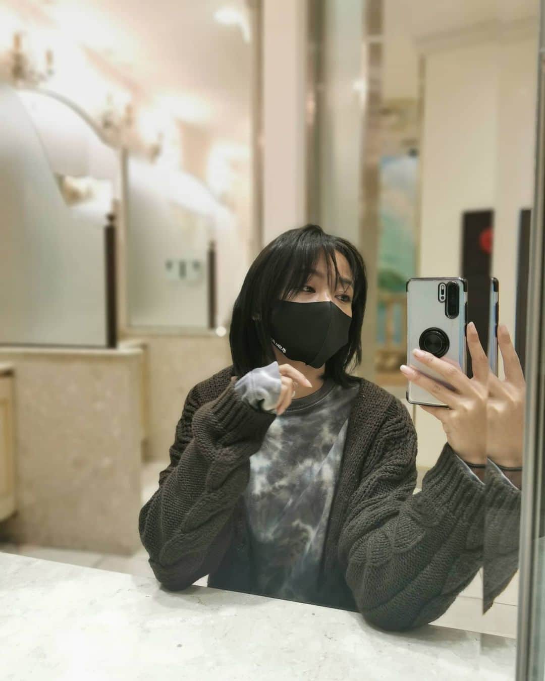 脇田恵子のインスタグラム：「DMで問い合わせ何件かきたんだけど、 このニットはサンプルで 今年の冬は合宿行ったりで 間に合わず発売できません🥺  皆に着て欲しかったけど😂来年楽しみにしてて。 超引っ張る😂👌」