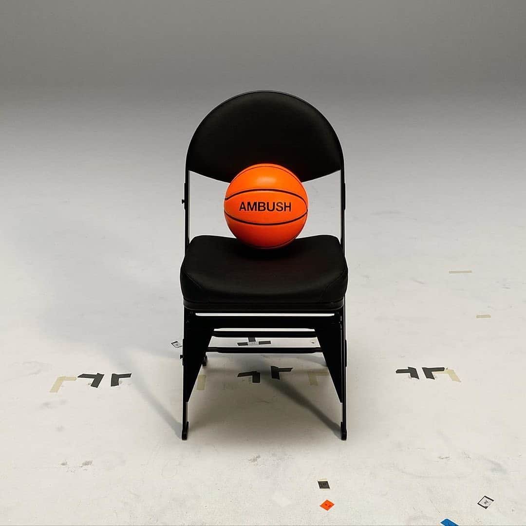 HYPEBEASTさんのインスタグラム写真 - (HYPEBEASTInstagram)「@hypebeaststyle: @yoon_ambush has teased a three-way collaboration between her @ambush_official label, the @nba and @nike. Accompanying the co-branded basketballs are baggy tearaway pants and a lengthy ball bag that’s seemingly crafted from a plethora of drawstrings. Expect more information about the collab to break shortly and look for the joint effort to launch some time in December.⁠⠀ Photo/Video: Yoon Ahn」11月10日 13時57分 - hypebeast