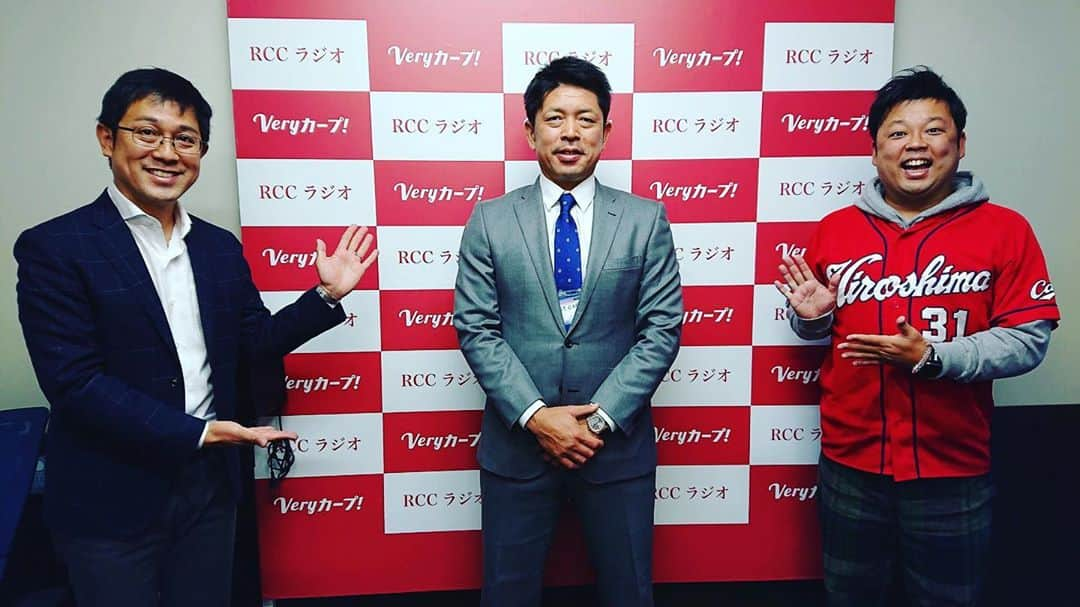 ボールボーイ佐竹さんのインスタグラム写真 - (ボールボーイ佐竹Instagram)「昨日のRCCラジオ それ聴け！Veryカープ！ ゲストは今シーズンでカープのユニフォームを脱がれる 僕と同い年！石原慶幸選手に来て頂きました！神回と言っても過言じゃ無い、めちゃくちゃ楽しい放送でした！聞き逃した方はぜひradikoで！ 石原選手！19年間ありがとうございました🙇🏻‍♂️ #カープ  #石原慶幸」11月10日 13時59分 - ballboysatake