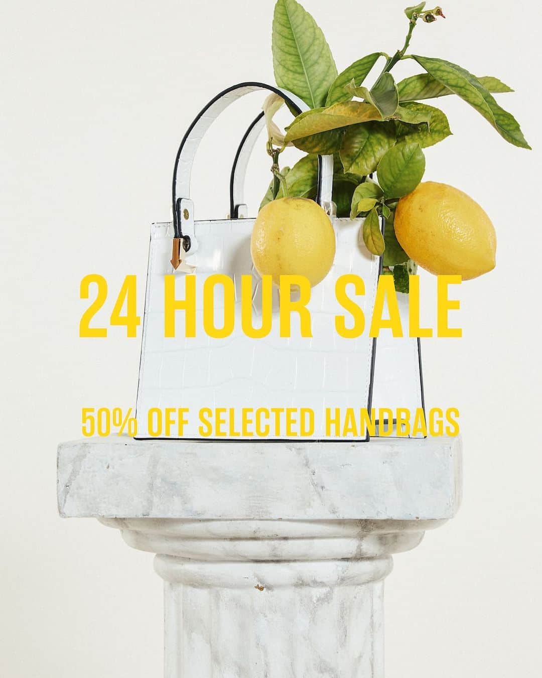 カレンウォーカーのインスタグラム：「Shop on karenwalker.com and enjoy complimentary global shipping too!」