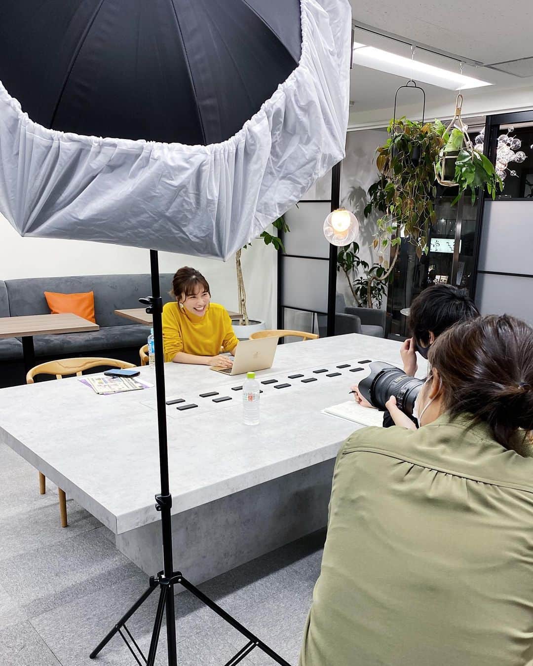 生駒幸恵のインスタグラム：「先日、オフィスにて取材していただいた記事がAERAにて公開になりました☺︎  私がSNSで初めて"人が動く"ことを感じたmixi時代から 今に至るまでの内容をギュッと詰め込んで頂いてます📖  ストーリーズにリンク貼ったので よかったら是非ご覧ください🪴😊  ※ちなみに私はギャルではなくパギャルでした🥲」