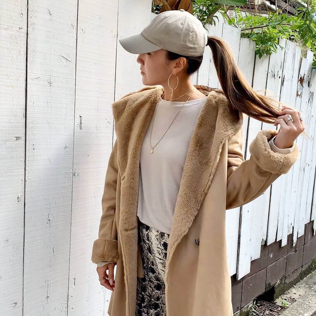 ラレイアのインスタグラム：「🌴 本日お買い物マラソンSALE最終日！ 今夜1:59までの開催になるので、まだcheckしていない方はお急ぎください☺️💕 ・ 人気のムートンコートですが クーポンご利用で今なら500円OFF✨ そろそろ寒くなってきたのでコートの準備にいかがですか？🥰 ・ ・ ・ @laleia_official  #hawaii#aloha#surf#beach#laleia#フォトジェニック#インスタ映え#インスタ女子#アロハ#ビーチ#楽天スーパーセール#ラレイア#楽天#ビーチガール#サーフスタイル#大人カジュア#冬#冬コーデ#冬ファッション#コート#ファーコート#ムートンコート#アウター」