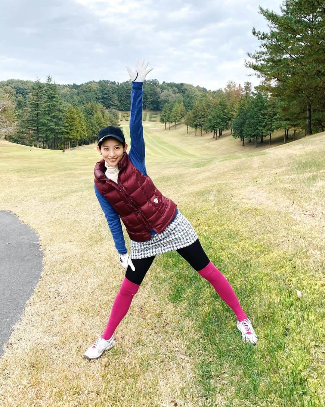 加藤理恵さんのインスタグラム写真 - (加藤理恵Instagram)「RIE  #golfgirl #golf⛳️  #ゴルフ初心者🔰 #ゴルフ女子 #ゴルフ女子初心者  #ゴルフ上手くなりたい #ゴルフ女子コーデ #ゴルフコーデ  #ニーハイ #ゴルフファッション」11月10日 14時39分 - vivi_729