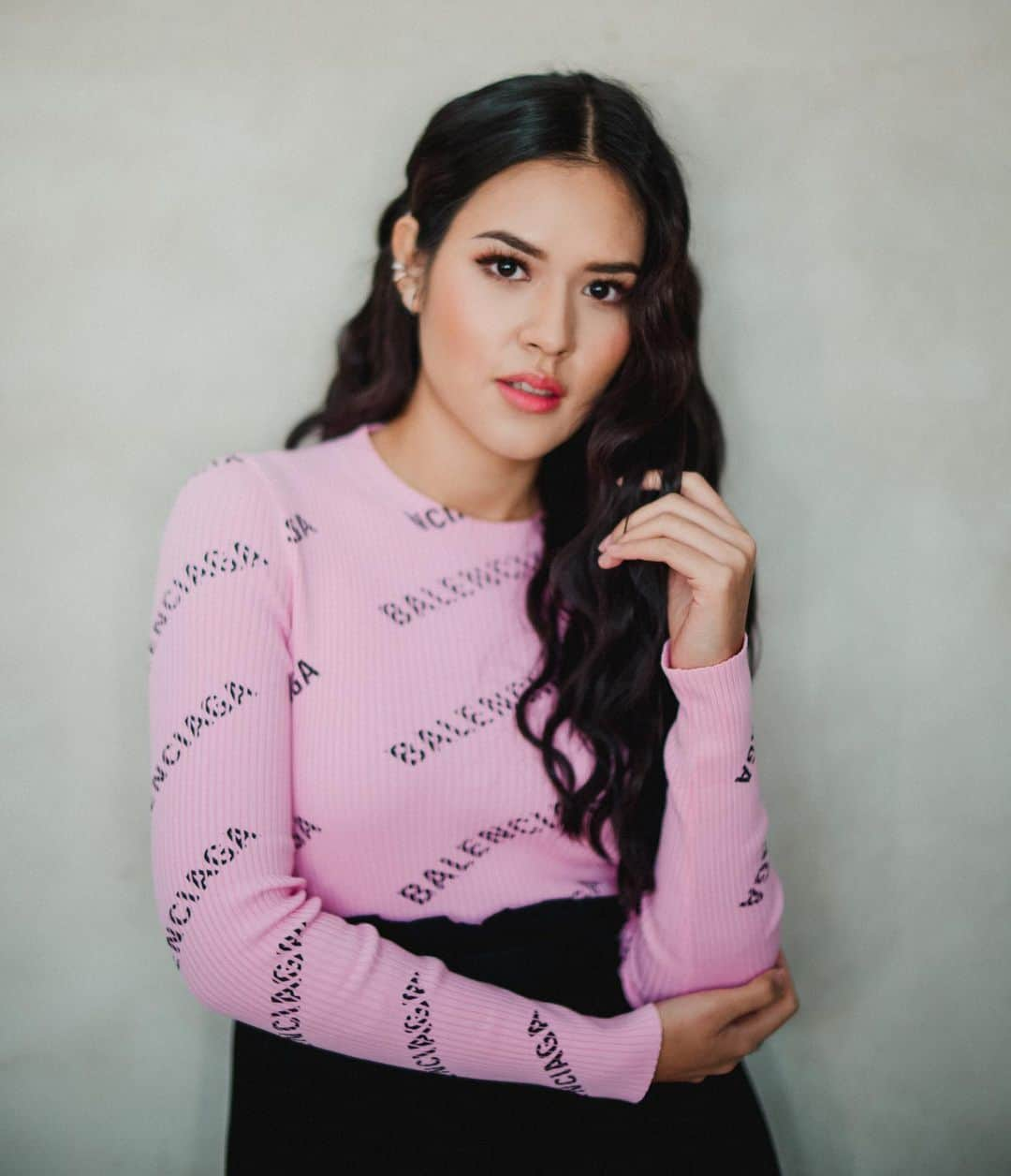 Raisa Andrianaさんのインスタグラム写真 - (Raisa AndrianaInstagram)「Why am I so into pink lately? 🌸 The look from “Tunjukkan” virtual press conference ✨」11月10日 14時40分 - raisa6690