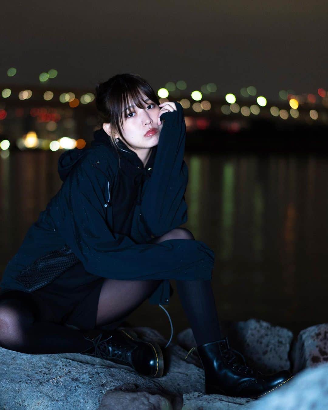 原あやのさんのインスタグラム写真 - (原あやのInstagram)「今年も真っ黒な秋冬 🦹‍♂️  photo by @shingohatori   #ポートレート#カメラ#フィルム#被写体#東京#黒コーデ #portrait#photography#camera#film#tokyo#drmartens」11月10日 14時50分 - ayano_hara_69