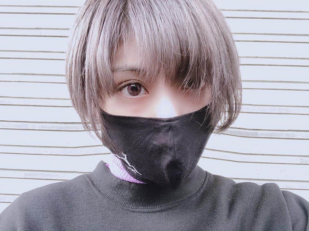 大滝友梨亜さんのインスタグラム写真 - (大滝友梨亜Instagram)「髪の毛染めました。 （後、ちょっと切りました。）  #graycolor#髪染」11月10日 14時59分 - takiomaru
